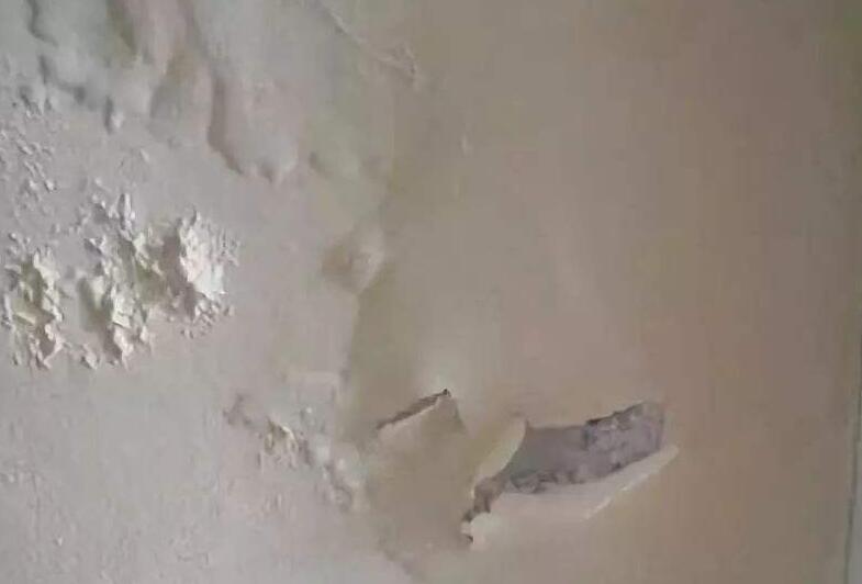 墻面滲水有什么辦法修復(fù)?屋頂防水施工的時候這些要留意